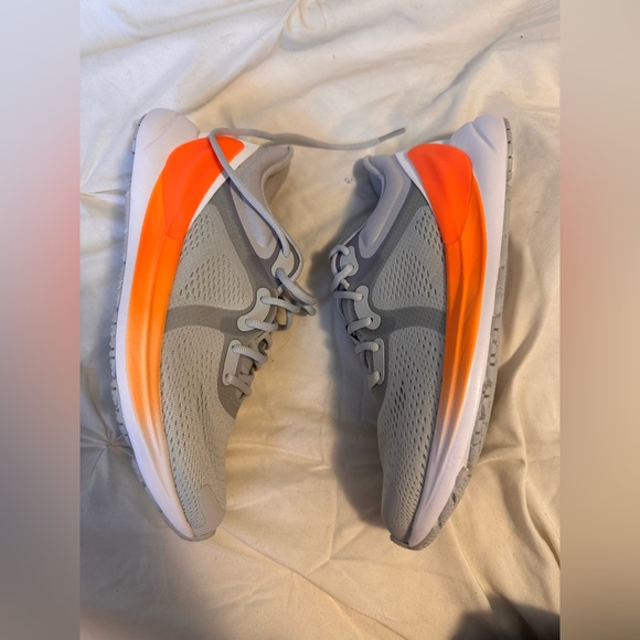 Brand new women’s blissfeel Lululemon sneakers - Picture 5 of 6